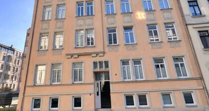 Komfortable 3-Zimmer Wohnung + Küche + Bad +Balkon