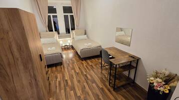 2 Schlafzimmer, BĂŒgeleisen/BĂŒgelbrett, kostenloses WLAN, BettwĂ€sche