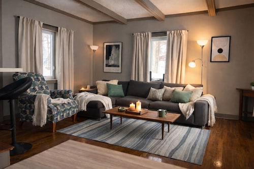 Walk to Nubs Nob • Ski Hill Views • Cozy 2BR Ski Basecamp 