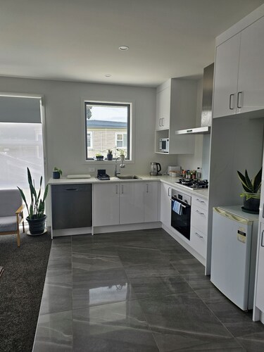 Entire House - 2 Bedroom Bungalow