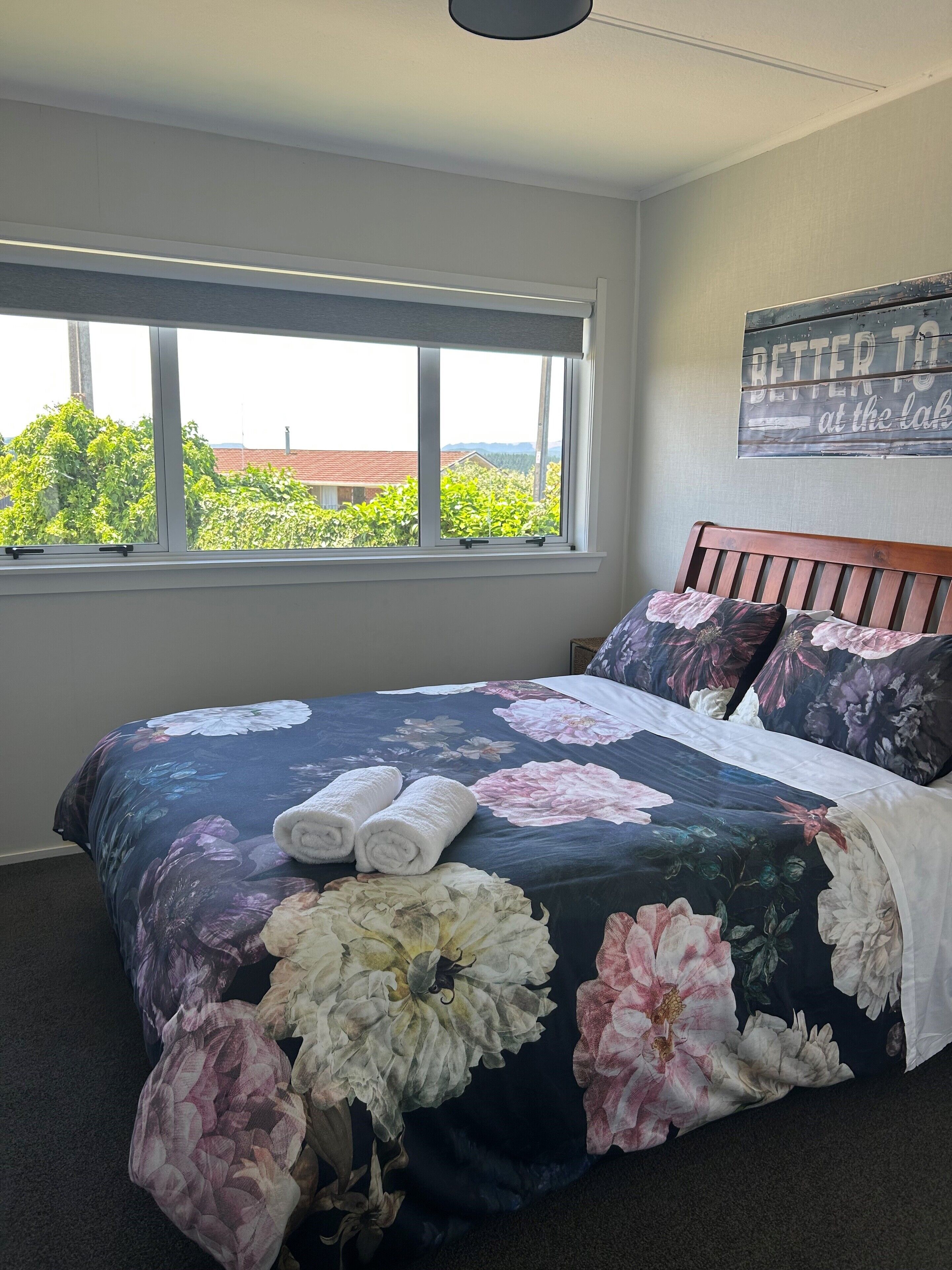 Silitysrauta/-lauta, ilmainen Wi-Fi, vuodevaatteet