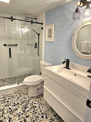 Shower, hair dryer, towels, soap - Bonita Beach Condo • Walk to Beach • Pool • Sleeps 4 (Bonita Springs)
