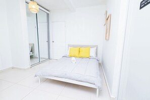2 bedrooms, iron/ironing board, WiFi, bed sheets - Modern 2BR Near Airport/Free Parking/Fast WiFi (san juan)