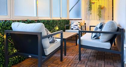 Spacious City Centre Apartment w/ Parking by Hostem