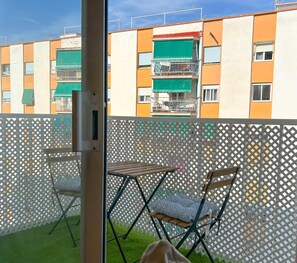 Outdoor dining - Modern Spacious 3-bed Apartment by Hostem (Vilanova i la Geltrú)