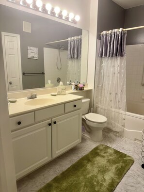 Shower, jetted bath, hair dryer, towels