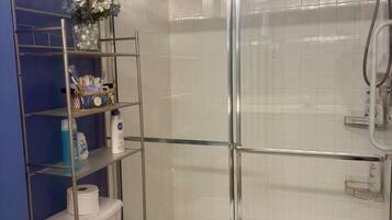 Shower, jetted bath, hair dryer, towels