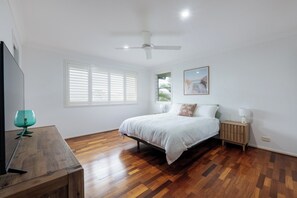 WiFi, bed sheets - COASTAL CHILL (Woolgoolga)