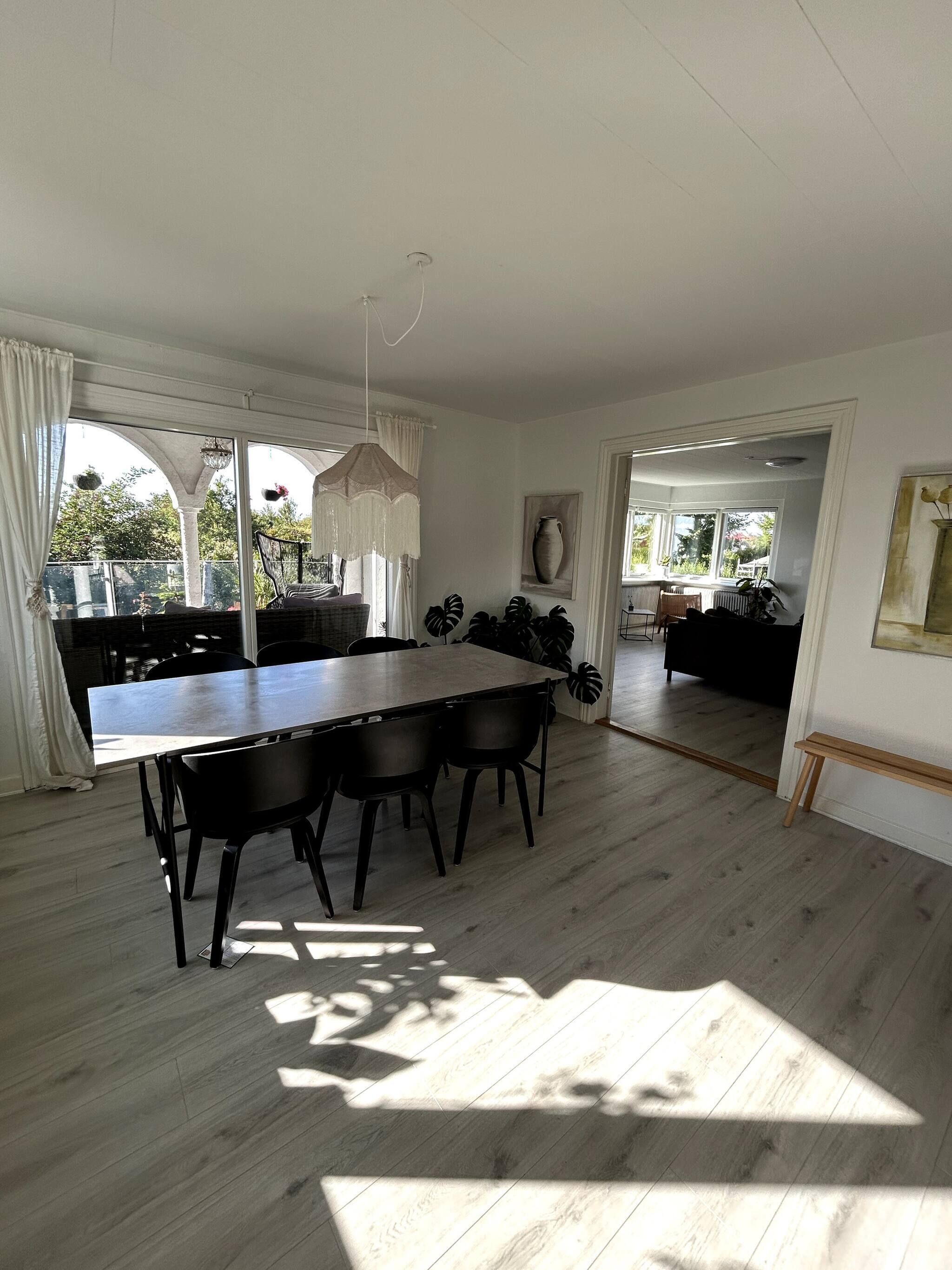 Room, 1 Bedroom | Dining room