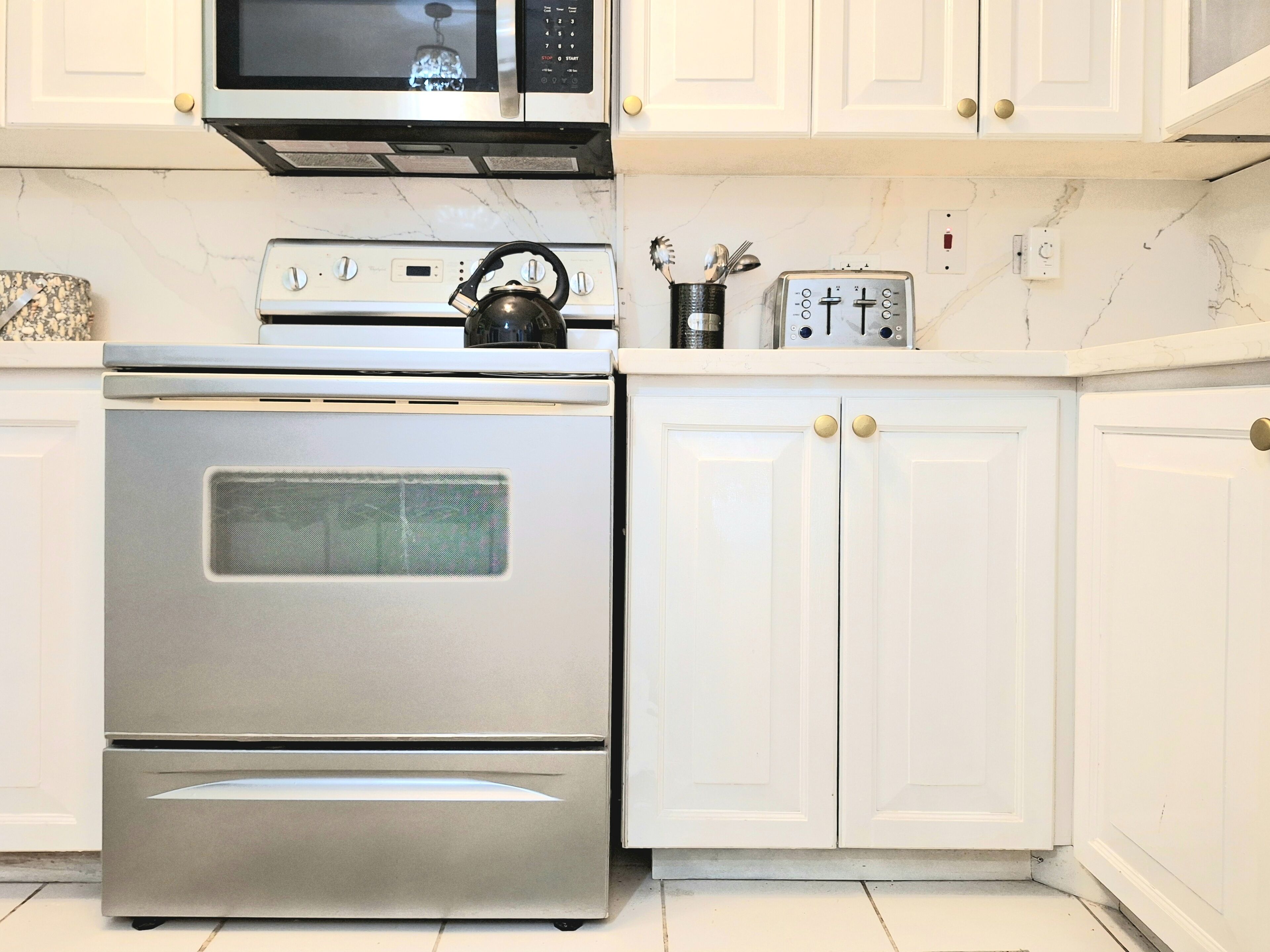 Full kitchen 