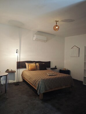 1 bedroom, Internet, bed sheets - Charming hostel suites with AC in vibrant Playa del Carmen (Playa del Carmen)