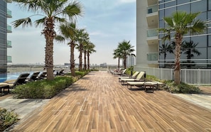 Exterior - Maison Privee - Refined Studio w/ Top Facilities in Damac Hills (Dubai)