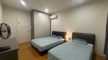 Travel cot, WiFi, bed sheets, wheelchair access