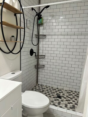 Shower, hair dryer, towels, soap - Perfect 1-bedroom condo with AC in sunny Palm Springs. (Palm Springs)