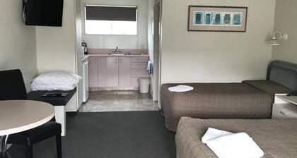 Charlies Motor Lodge