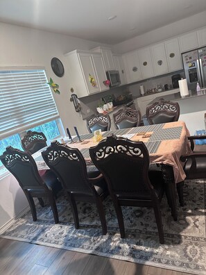 Dining - A beautiful, elegant and comfortable 4-bedroom house -Cool Springs Kyle TX 78640 (Kyle)