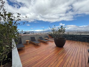 Terrace/patio - Baylon Gate, modern 1-bedroom apartment in adorable San José AC, pool and gym (San José)
