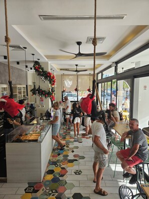 Bar (on property) - Luxurious Condo in downtown Playa del Carmen Zazil-Ha with rooftop pool (Playa del Carmen)