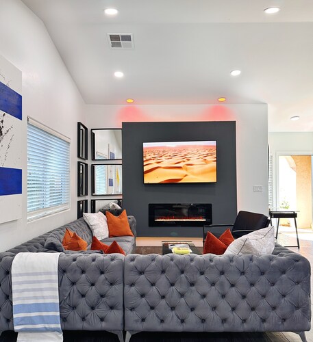 Spacious Gated 3BR w/ Patio & Clubhouse Access, Seven Oaks