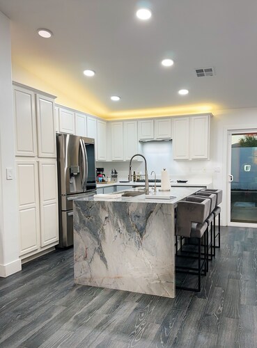 Spacious Gated 3BR w/ Patio & Clubhouse Access, Seven Oaks