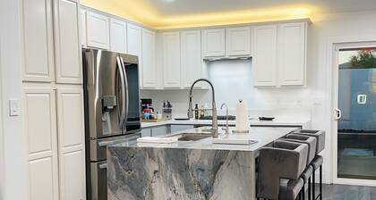 Spacious Gated 3BR w/ Patio & Clubhouse Access, Seven Oaks