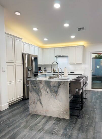 Spacious Gated 3BR w/ Patio & Clubhouse Access, Seven Oaks