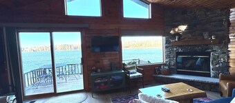 Cute 2-bedroom cottage on Lost Lake in the heart of the Northwoods