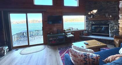 Cute 2-bedroom cottage on Lost Lake in the heart of the Northwoods