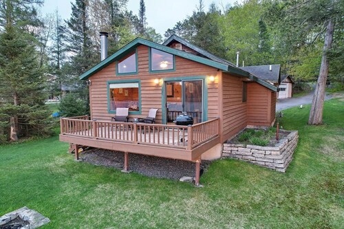 Cute 2-bedroom cottage on Lost Lake in the heart of the Northwoods