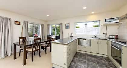 Central 3bdrm home w/garden