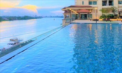 Kuching Business Suite 3 pax @ Riverine Diamond