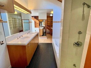 Jetted bath, hair dryer, bidet, towels - Private Sanctuary in the Heart of Basalt (Basalt)