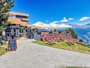 Terrace/patio - Nice apartment for 6 people with pool, WIFI, TV, balcony and panoramic view (Thyon)