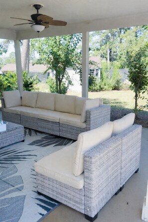 Property grounds - Masters Getaway - Less than 10 minutes from ANGC - Sleeps 8 - Pool + Outdoor TV (Martinez)