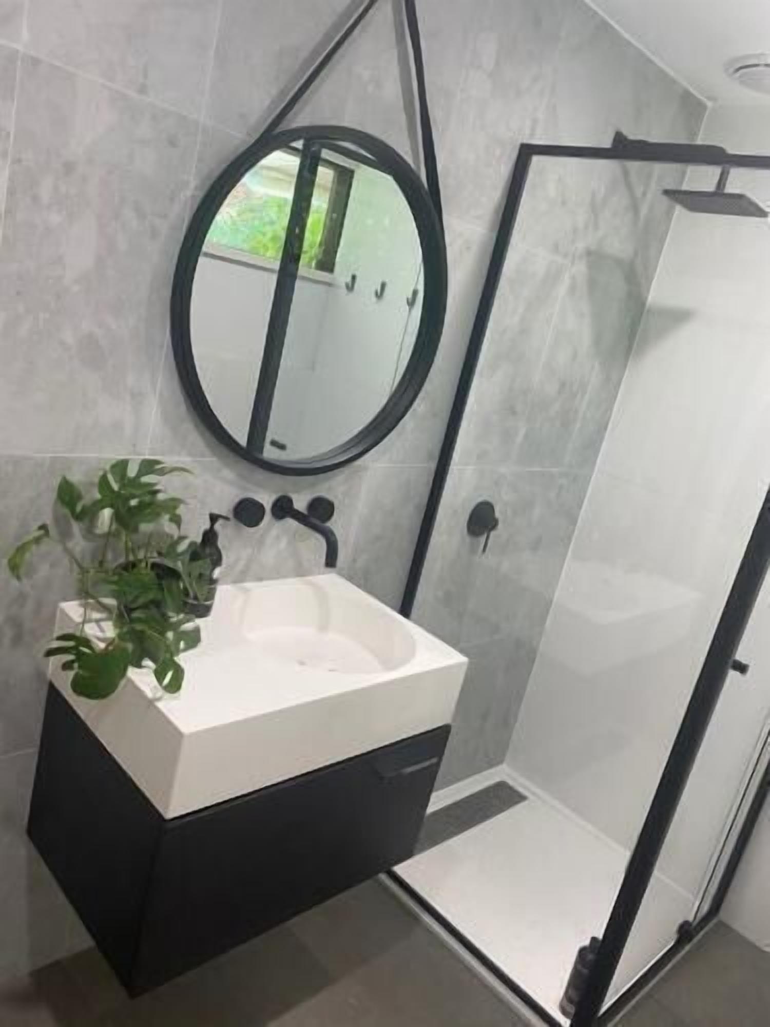 Handtücher, Shampoo, Toilettenpapier