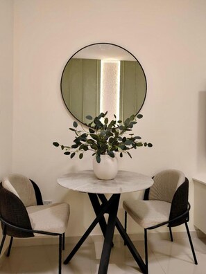 House - Refined Studio w Top Facilities in Damac Hills (Dubai)