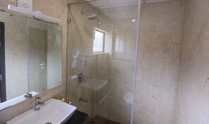 Bathroom - Hotel Padubidri Comforts by Smart O'tel (Padubidri)