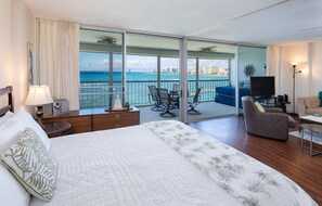 2 bedrooms, iron/ironing board, free WiFi, bed sheets - Sans Souci 805—Unbeatable Pacific Ocean front King Villa Sleeps 3—8thFL⁓MONTHLY⁓ (Honolulu)