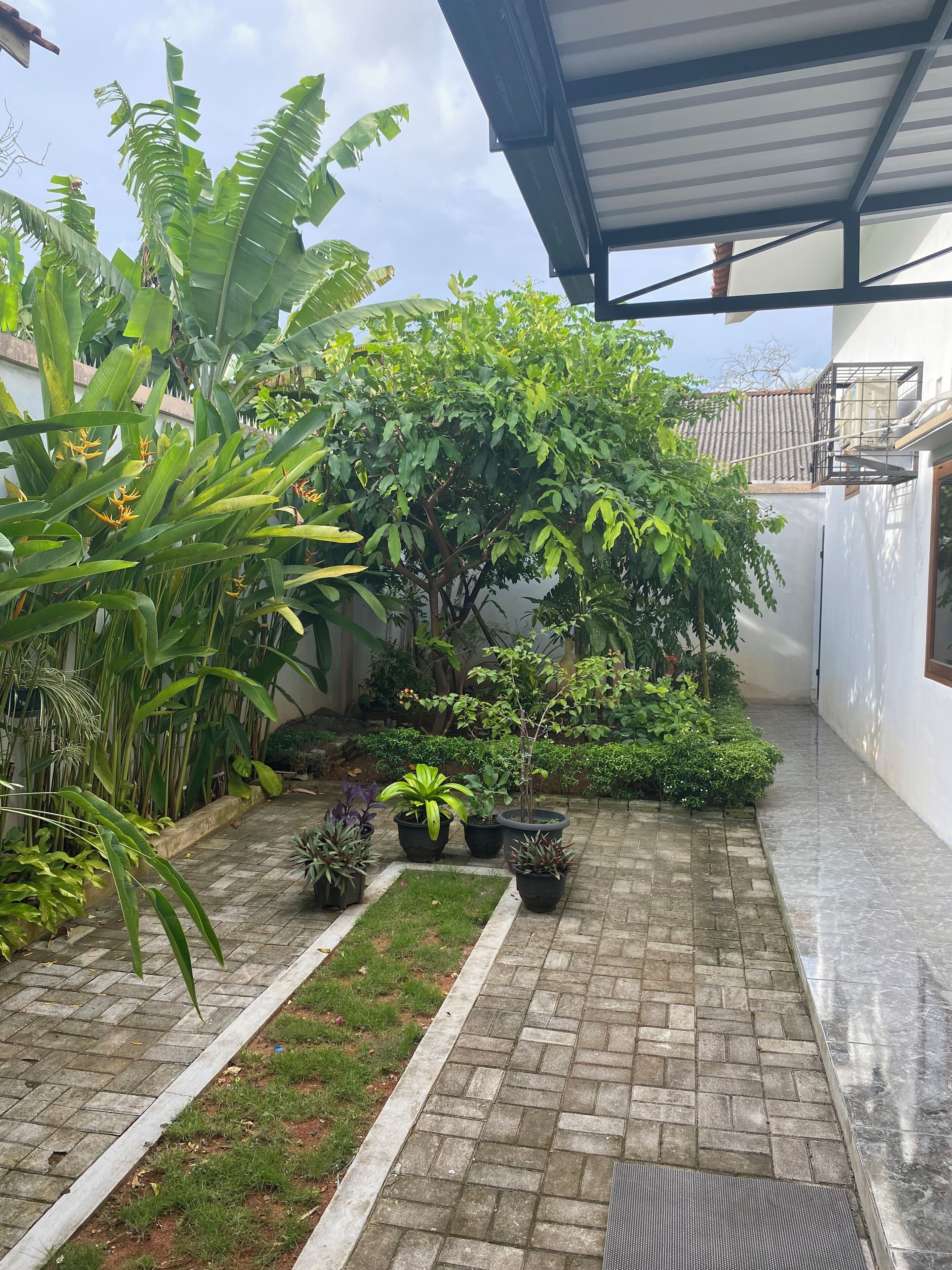 المنطقة المحيطة بالمنشأة