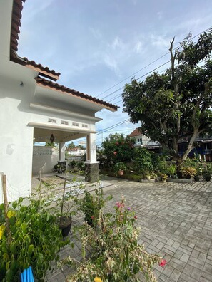 Property grounds - Homestay Pangandaran by Simply Homy (Parigi)