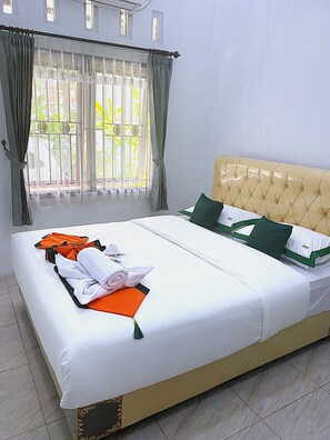 Free WiFi, bed sheets