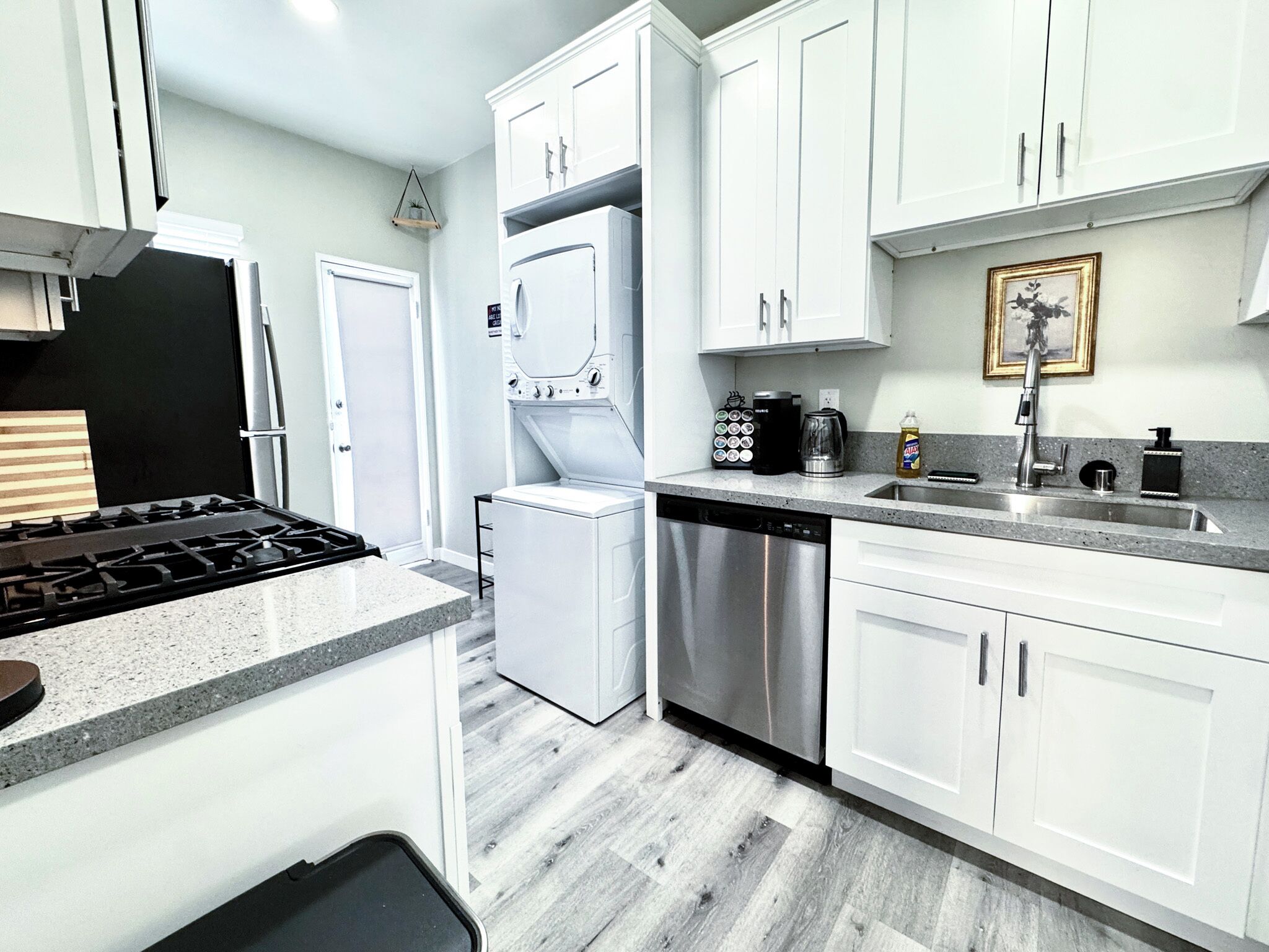 Geladeira, micro-ondas, fogão, cooktop