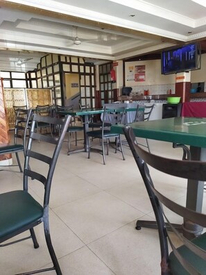 Restaurant - Maghonyi Hotel Voi (Voi)