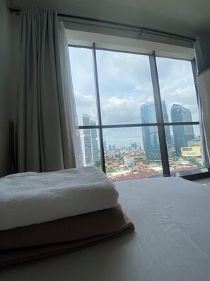 2 bedrooms, iron/ironing board, free WiFi, bed sheets - 2 BR Apartment in Sudirman - Kuningan Area 4-6 pax (Jakarta)