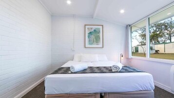 Triple Room, Multiple Beds, Non Smoking | Desk, free WiFi