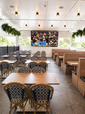 Serves dinner and happy hour - Tahmoor Inn (Tahmoor)