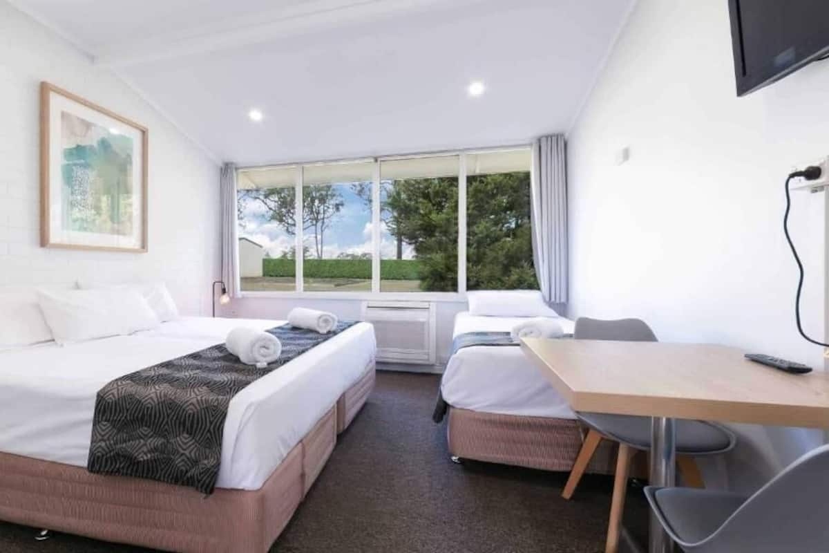 Triple Room, Multiple Beds, Non Smoking