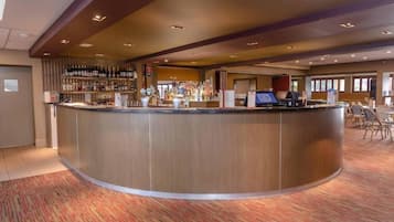 Serves dinner and happy hour