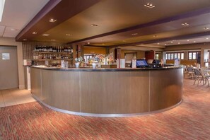 Con servicio de cenas y happy hour 