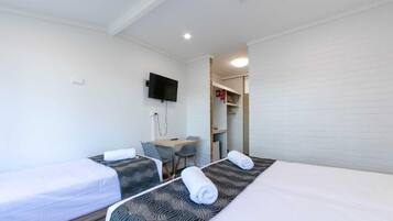 Triple Room, Multiple Beds, Non Smoking